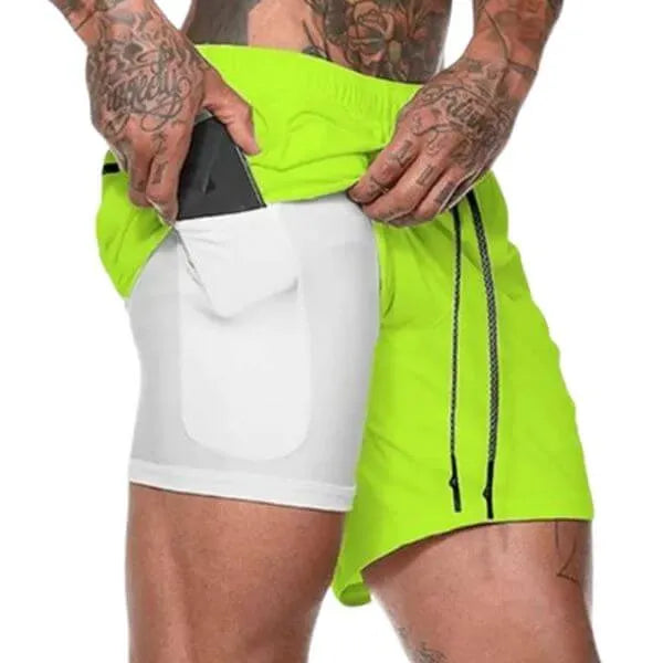 Short 2 em 1 masculino verde neon com compressão branca e bolso lateral para celular, tecido leve para treino intenso